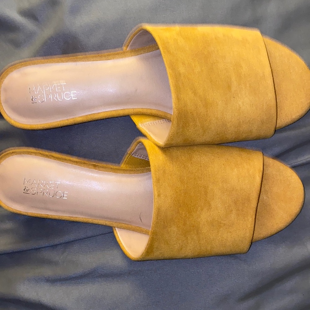 Selling Market & Spruce flats size 9.